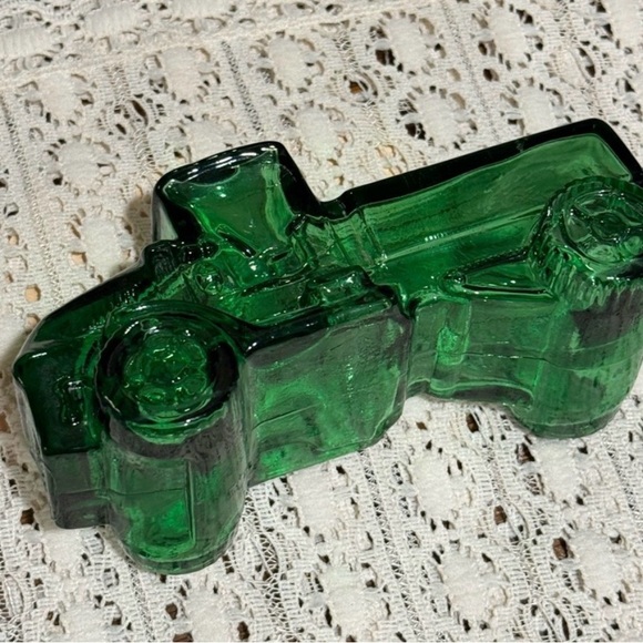 Two EMPTY Vintage Glass Avon Decanters - Picture 10 of 15